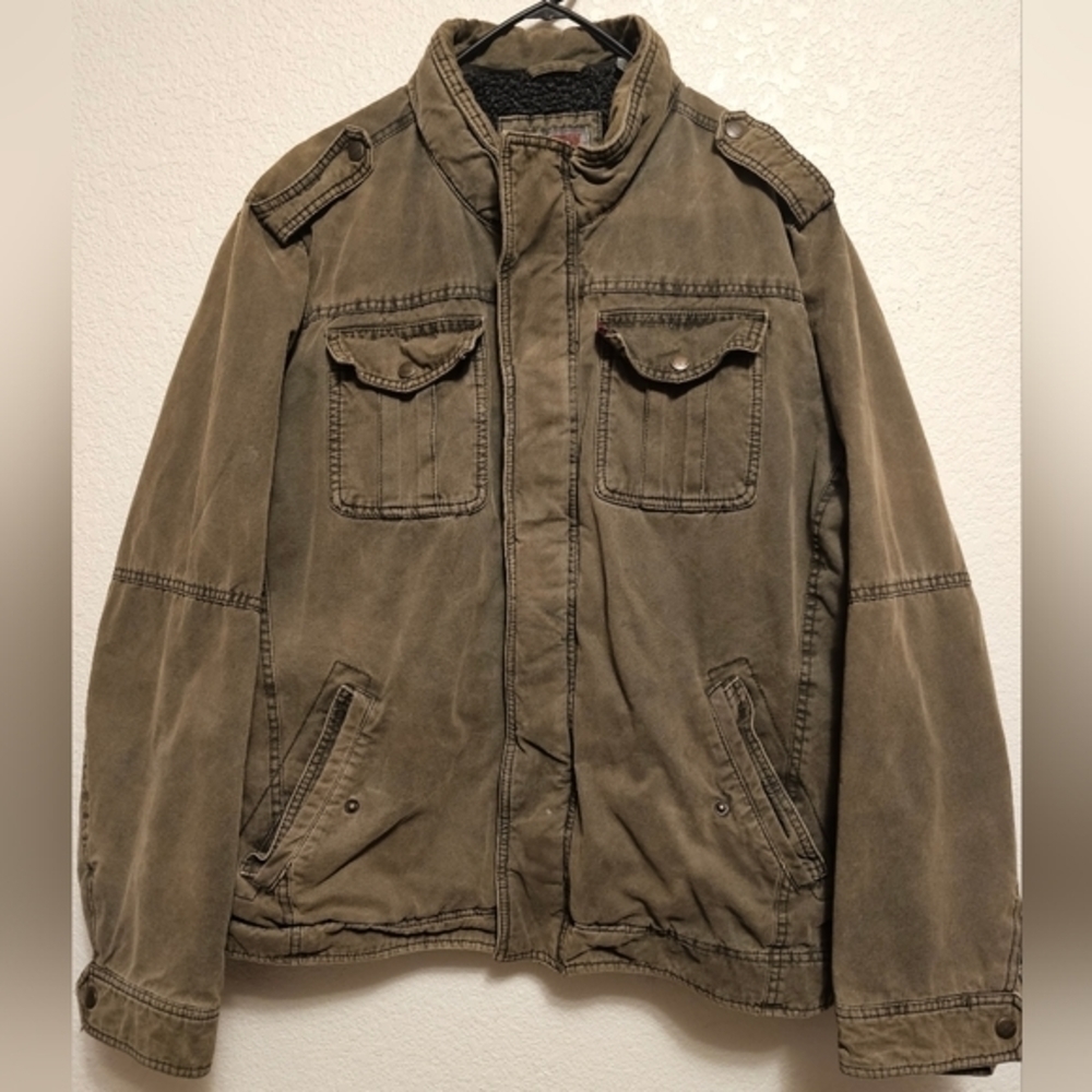 Levi's sherpa lined army green heavy trucker jacket XL‎